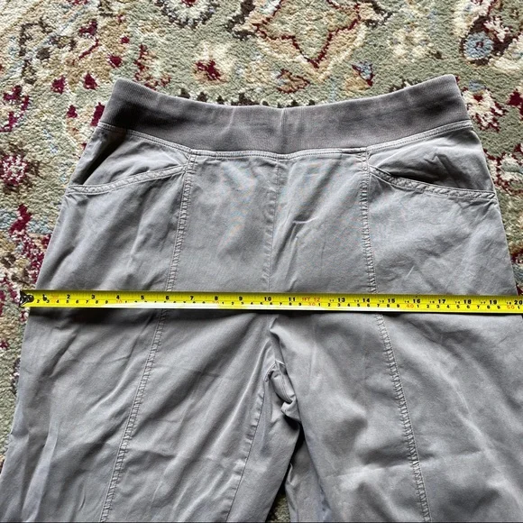 Chico’s Zenergy cropped pants in size XS (.5) - Picture 4 of 10